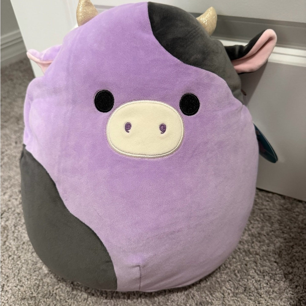 Alexie the cow squishmellow